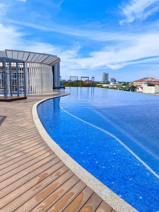 Netflix 2 Bedroom Troika Kota Bharu Homestay 1812 エクステリア 写真