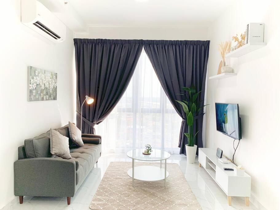 Netflix 2 Bedroom Troika Kota Bharu Homestay 1812 エクステリア 写真