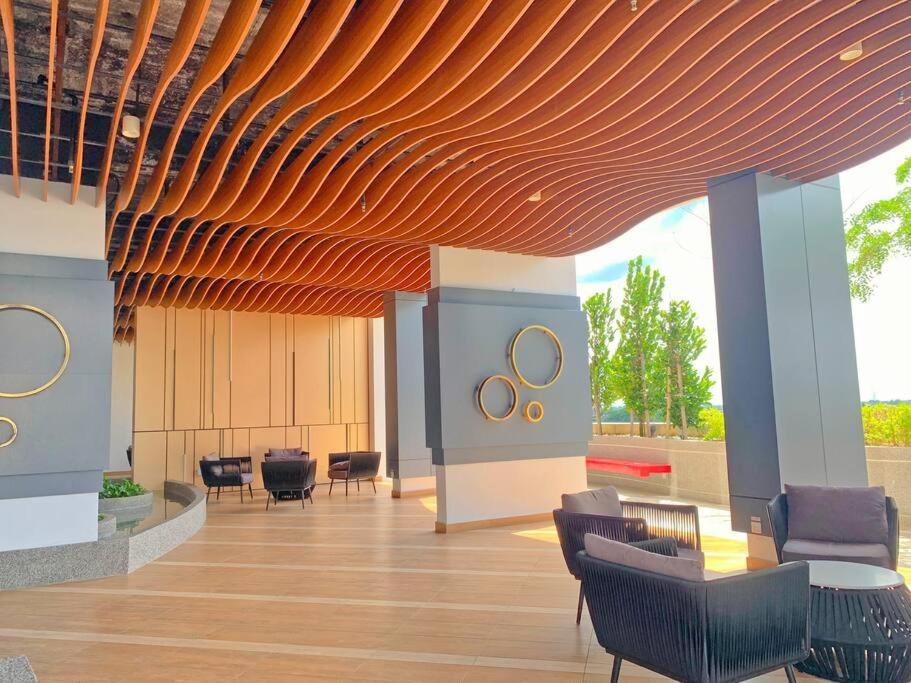 Netflix 2 Bedroom Troika Kota Bharu Homestay 1812 エクステリア 写真