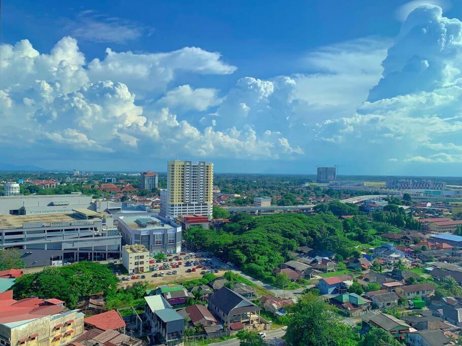 Netflix 2 Bedroom Troika Kota Bharu Homestay 1812 エクステリア 写真