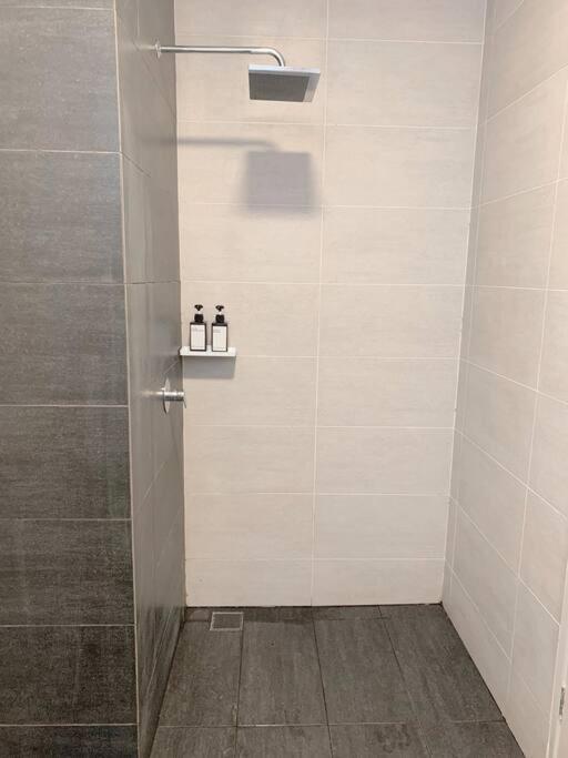 Netflix 2 Bedroom Troika Kota Bharu Homestay 1812 エクステリア 写真
